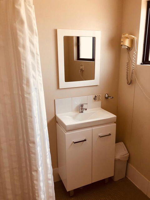 Red Cedar Motel - Hotel Accommodation 3