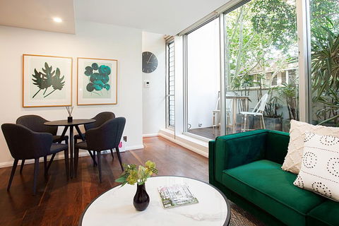 Refined Apartment Close To Nightlife, Restaurants With Car Space - Hotel Accommodation 1