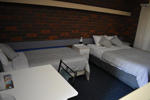 Riviana Motel - Hotel Accommodation 2