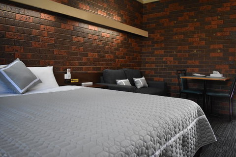 Riviana Motel - Hotel Accommodation 1