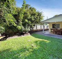 Roderick Street 52 Moffat Beach - Hotel Accommodation