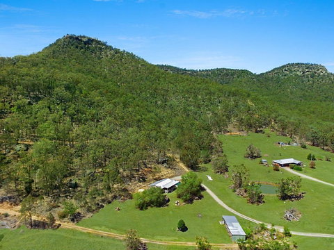 Rosa Estate In Broke - Two 3br House In Walking Distance To Cellar Doors - Hotel Accommodation 2