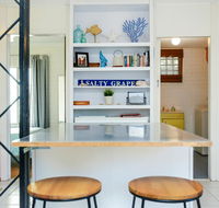 Salty Grape Beach House - Hotel Accommodation