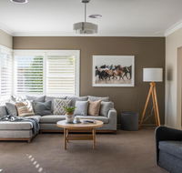 Sampson St Large Stylish CBD Home Sleeps 11 - Hotel Accommodation