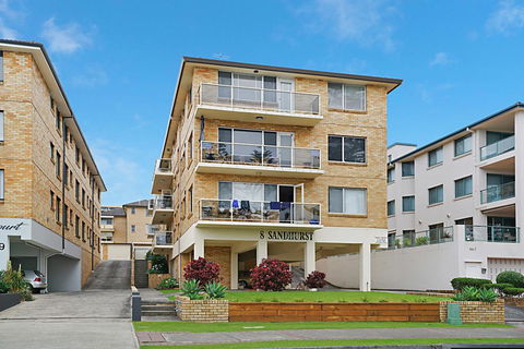 Sandhurst, Unit 2 - Hotel Accommodation 0