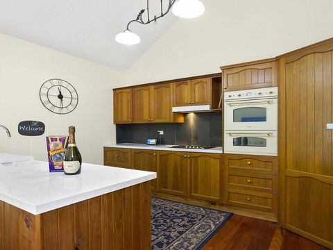 Sandy Shores - Character, Charm, Outdoor Spa - Hotel Accommodation 1