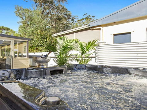 Sandy Shores - Character, Charm, Outdoor Spa - Hotel Accommodation 2