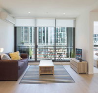 Scarlett - Docklands Delight Balcony Gym  Pool - Hotel Accommodation