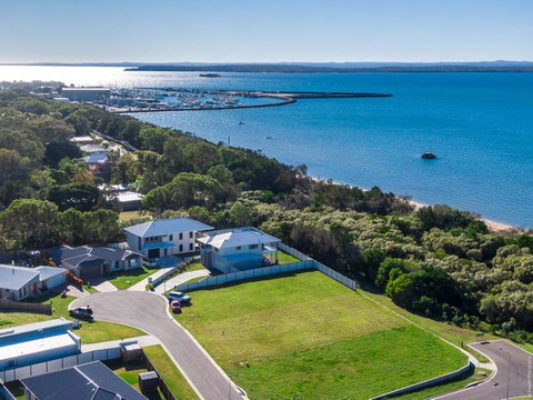 Sea Breeze Esplanade, Beachfront, Close Marina Hervey Bay - Hotel Accommodation 0