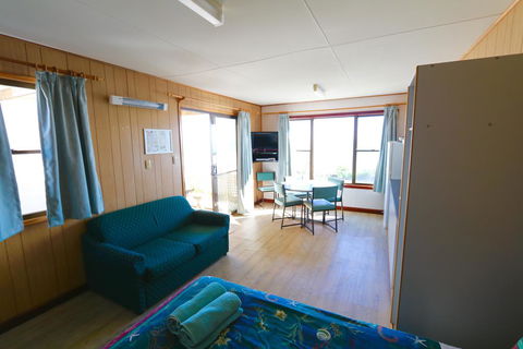 Sea Vu Caravan Park - Hotel Accommodation 3