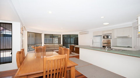 Seachange - Foxtel, Netflix, WiFi - Hotel Accommodation 2