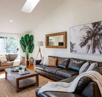 Seagrass House - Modern North Avoca Oasis - Hotel Accommodation