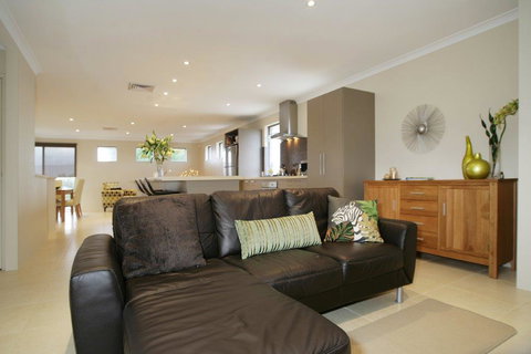 Seal 4 Bedroom House By Shoalwater Executive Homes - Hotel Accommodation 0