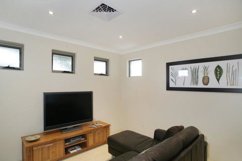 Seal 4 Bedroom House By Shoalwater Executive Homes - Hotel Accommodation 2