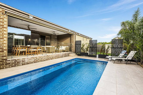 Serenity On Seaview Boutique Retreat With Pool By The Beach - Hotel Accommodation 0