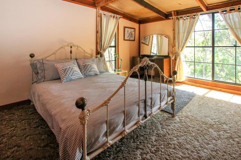 Shady Creek Eco Cabin, Peaceful Country Getaway - Hotel Accommodation 0