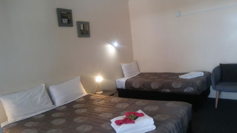 Shady Rest Motel - Hotel Accommodation 3