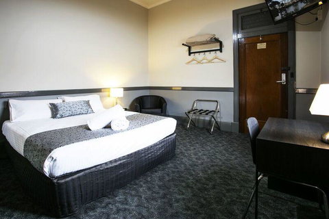 Shenanigans At The Imperial - Hotel Accommodation 3