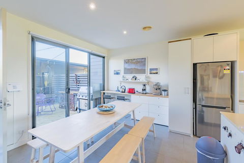 Shore To Relax - Family Or Corporate Bookings Only - Hotel Accommodation 0