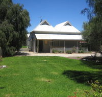 Showgrounds Cottage Naracoorte - Hotel Accommodation
