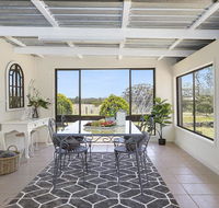 Silky Oak Cottage - cosy with country views - Hotel Accommodation