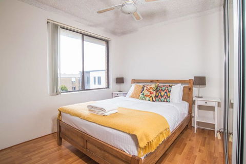 SIMPLE COMFORT! 2bed1bath Unit In Meadowbank - Hotel Accommodation 1
