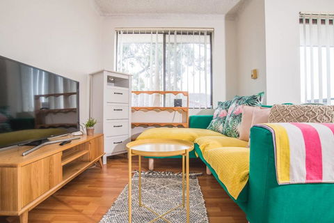 SIMPLE COMFORT! 2bed1bath Unit In Meadowbank - Hotel Accommodation 2