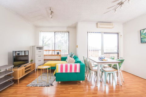 SIMPLE COMFORT! 2bed1bath Unit In Meadowbank - Hotel Accommodation 0