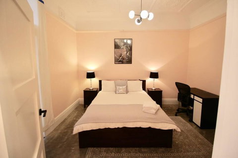 Sinjin: Unique Luxury 6 Bed House In Sydney City - Hotel Accommodation 3