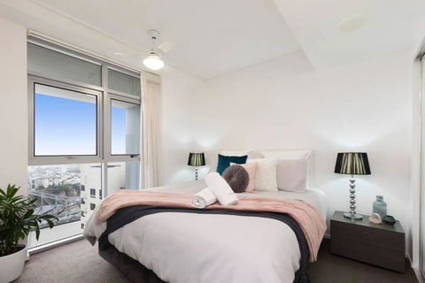SK1 - Spotless 2BR SkyHome Long Stays Welcome - Hotel Accommodation 2