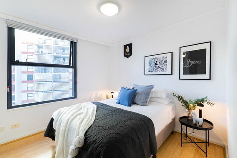 Sleek Modern Apartment Close To Everything - Hotel Accommodation 2