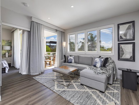 Sleek, Modern And Comfortable On Hastings Street - Hotel Accommodation 0