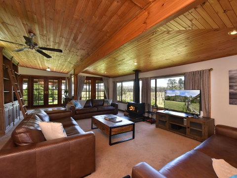 Soldiers Cottage Picturebook Vineyard Home - Hotel Accommodation 2