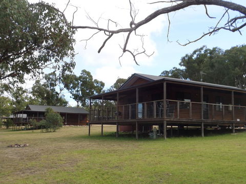 Sommerville Valley Tourist Park & Resort - Hotel Accommodation 3