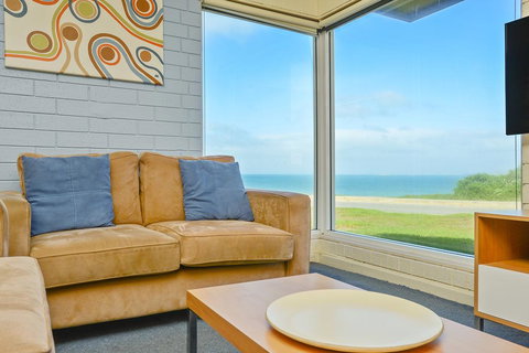 South Seas Beachfront Apartments - Hotel Accommodation 2