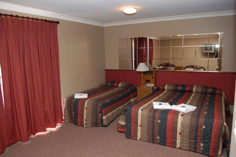 Southern Cross Motor Inn & Tourist Park - Hotel Accommodation 1