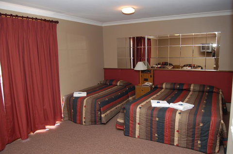 Southern Cross Motor Inn & Tourist Park - Hotel Accommodation 1