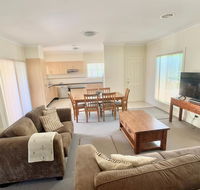 Spacious 2 Bed 2 Bath Villa - Central Location - Quiet - Hotel Accommodation