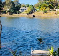 Spacious 2 Bedroom Beach Side Apartment - Close to shopping Centre with Coles Health Food Shop Sushi Pizza Cafes Hairdresse - Hotel Accommodation