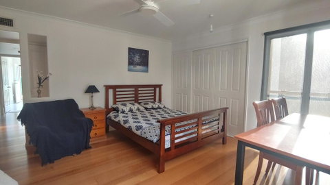 Spacious 2 Bedroom Unit, Private Bath, Kitchen, RV Parking On 5 Acres, 10 Min To Fraser Island Barge - Hotel Accommodation 1