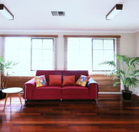 Spacious and cozy home next to Glen Waverley - Hotel Accommodation