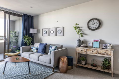 SPACIOUS BRAND NEW // 1BR // IN GORGEOUS BARTON - Hotel Accommodation 2