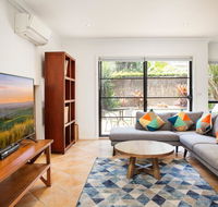 Spacious Home in the Heart of Avalon Beach - Hotel Accommodation