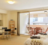 Spacious Studio by the Beach in Manly - Hotel Accommodation