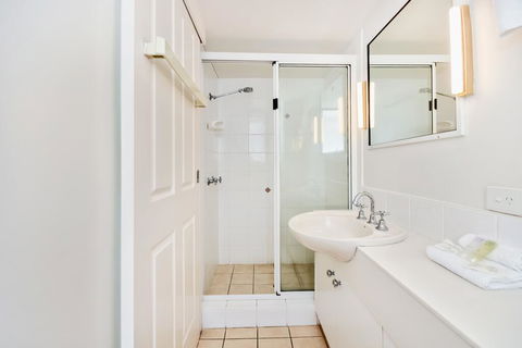 SPIN13- ESCAPE TO MOOLOOLABA - Hotel Accommodation 3