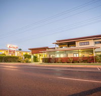Spinifex Motel and Serviced Apartments - Hotel Accommodation