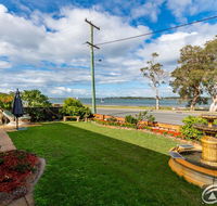 Spoil yourself with the perfect position of this first floor Unit - Hotel Accommodation