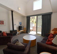 Squatters 11 - Hotel Accommodation