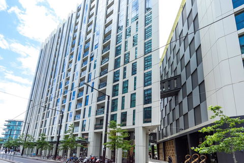 STAY&CO Docklands - Hotel Accommodation 3