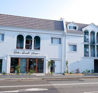 Stoke Beach House - Hotel Accommodation